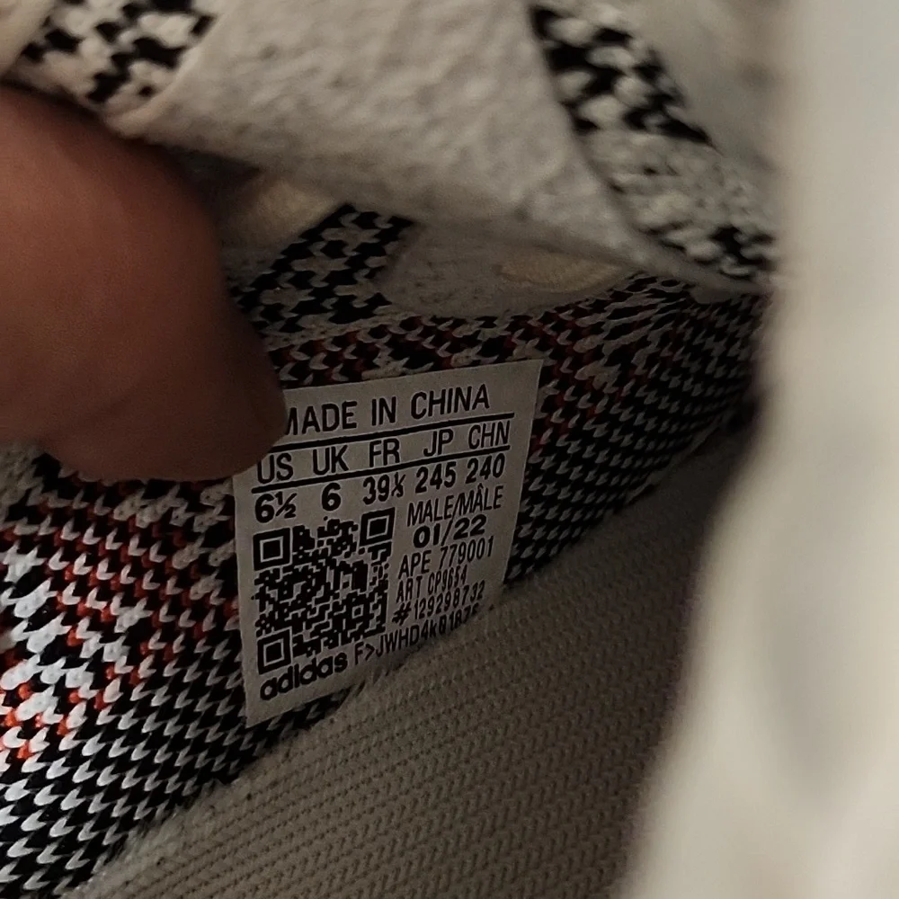 Yeezy - Picture 4 of 4